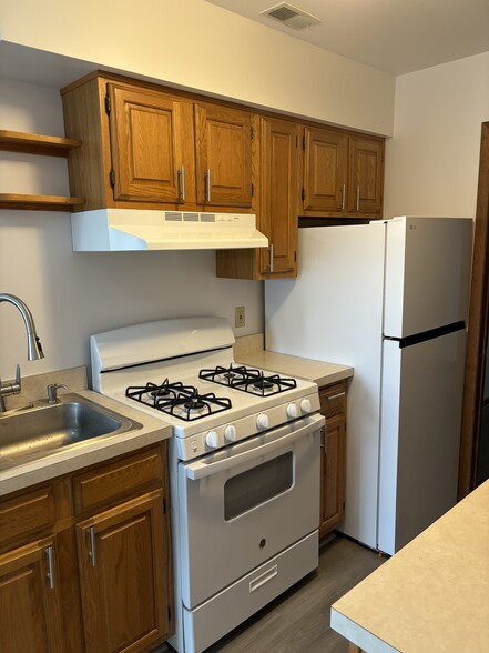 Building Photo - 8 Acapulco Princess