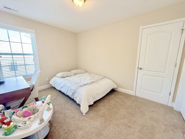 Building Photo - 15 Old Montague Way