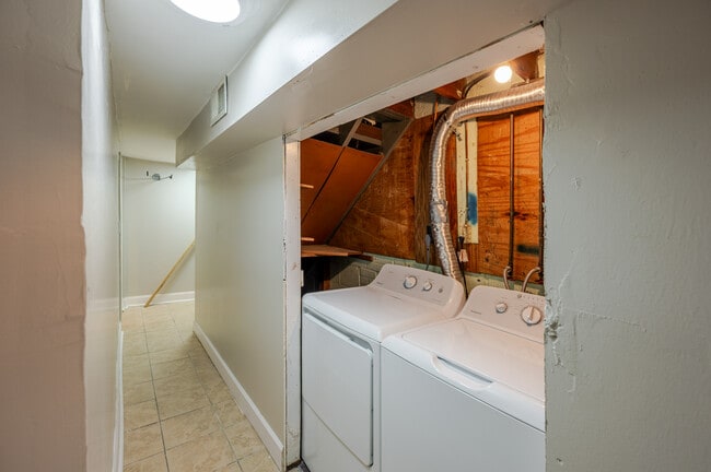 Building Photo - 4217 Gault Pl NE