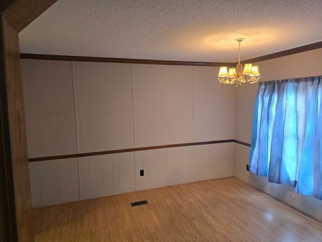 Building Photo - 3 Bdrm 2 bath Double Wide, large lot