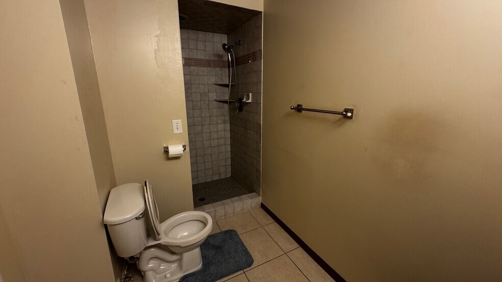 Building Photo - 8700 Loch Lomond Blvd