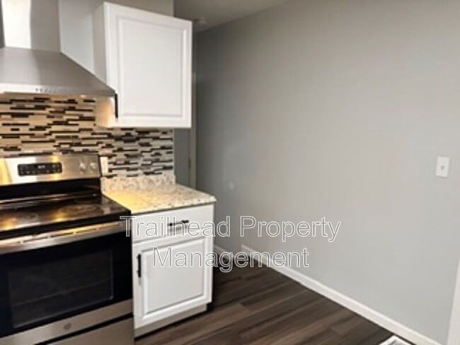 Building Photo - 2911 N Walnut St