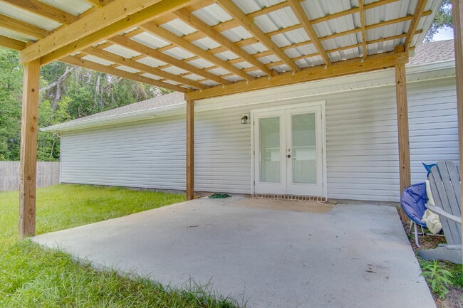 Building Photo - Modern 3/2 Home with Garage, Fenced Yard, ...