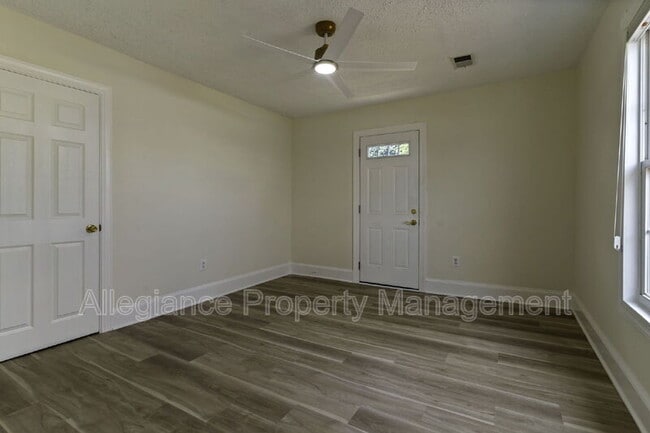 Building Photo - 1506 B Mt Vernon Ave