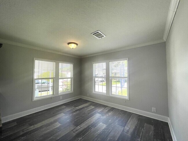 Building Photo - 36116 Plum Ave