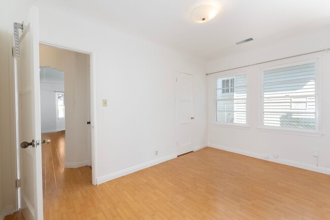 Building Photo - 128-130 Elm St