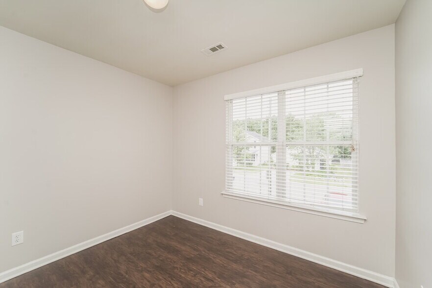 Building Photo - 5713 Henderson Oaks Dr