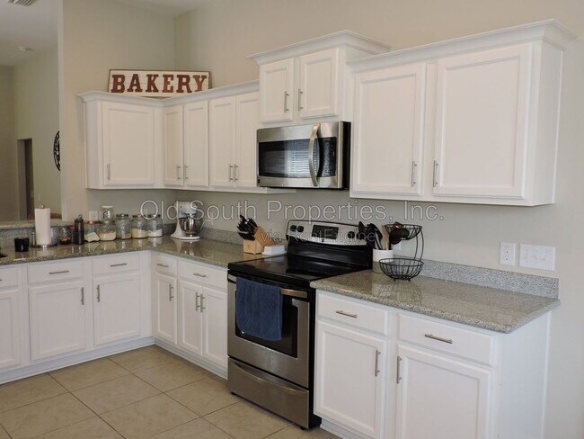 Building Photo - 5643 Vendome Ct