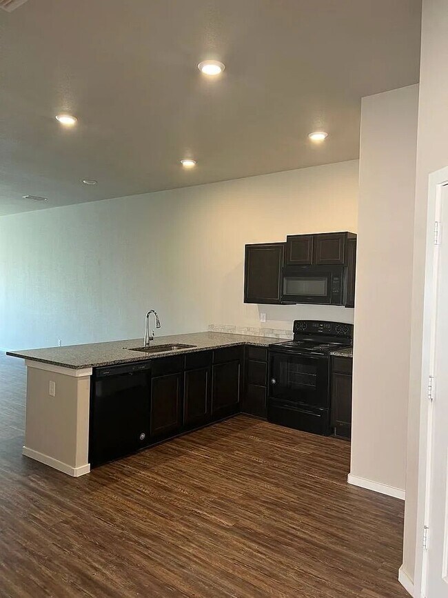 Building Photo - Upland Heights- 7053