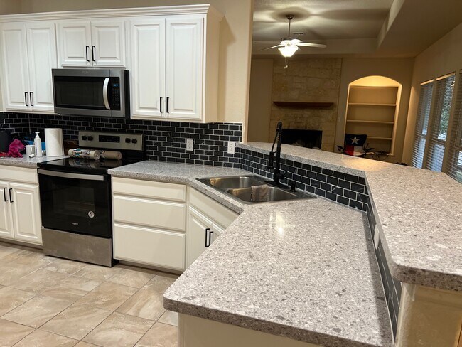 Building Photo - 610 Lupine Ln