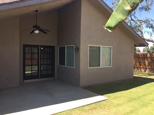 Building Photo - Southwest Bakersfield