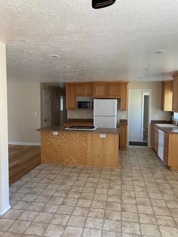 Building Photo - 524 W 700 S