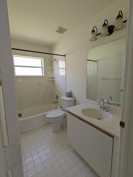 Building Photo - 9961 Boca Ave N