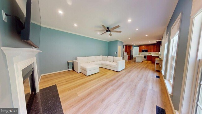 Building Photo - 14 Palace Ln