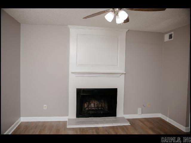 Building Photo - 715 S Valentine St