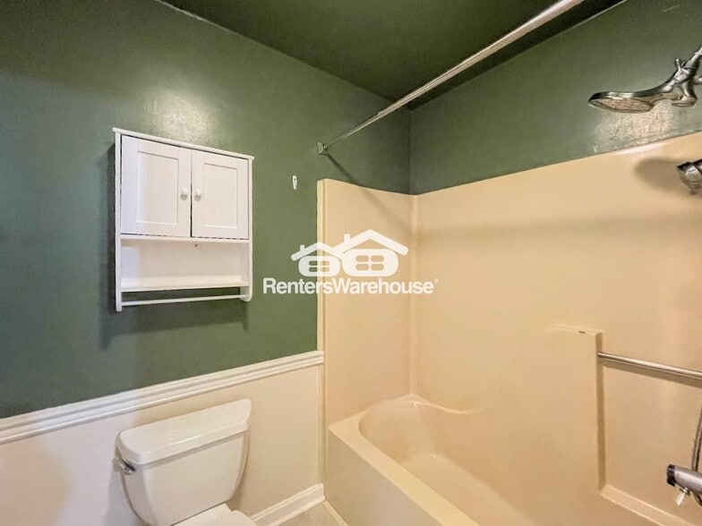 Building Photo - 1760 Pathfinder Dr