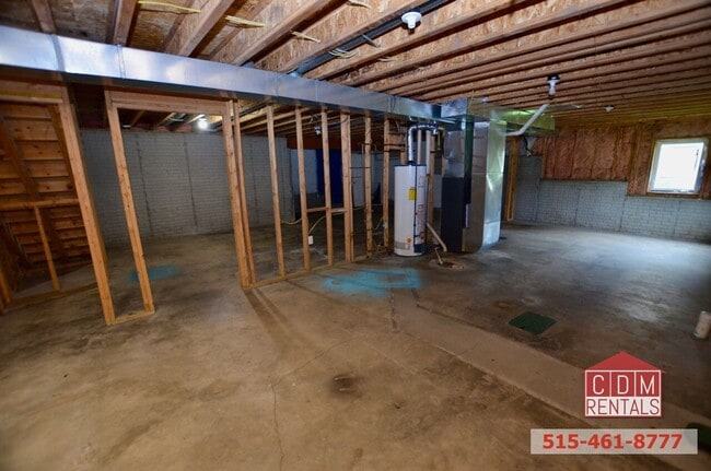 Building Photo - Wonderful DSM Ranch Home