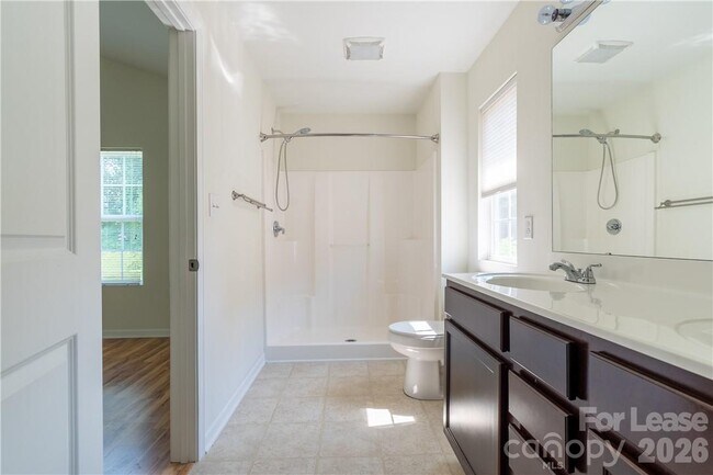 Building Photo - 108 Lookout Point Pl