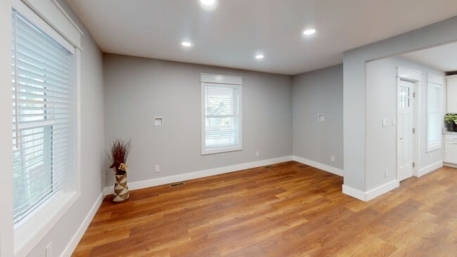 Building Photo - 1310 Forest Ave