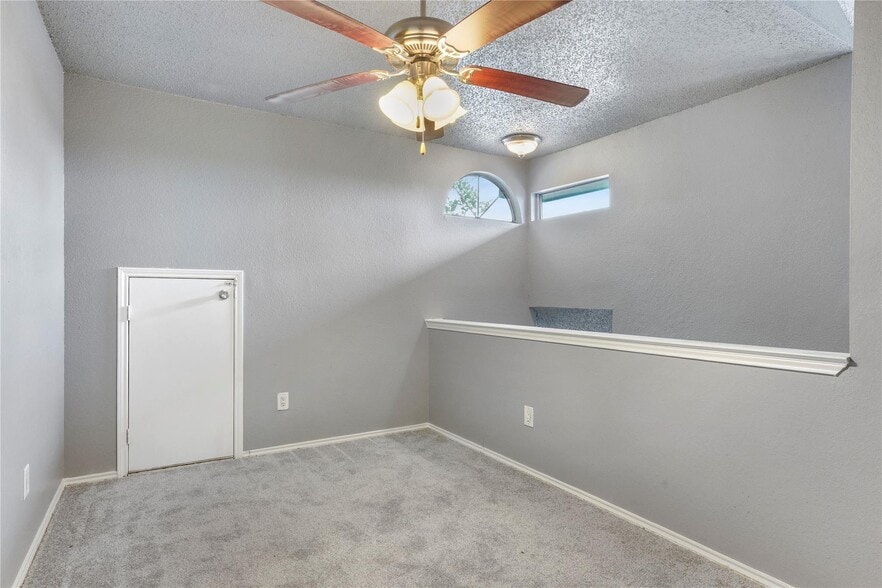 Building Photo - 10243 Oak Branch Ln