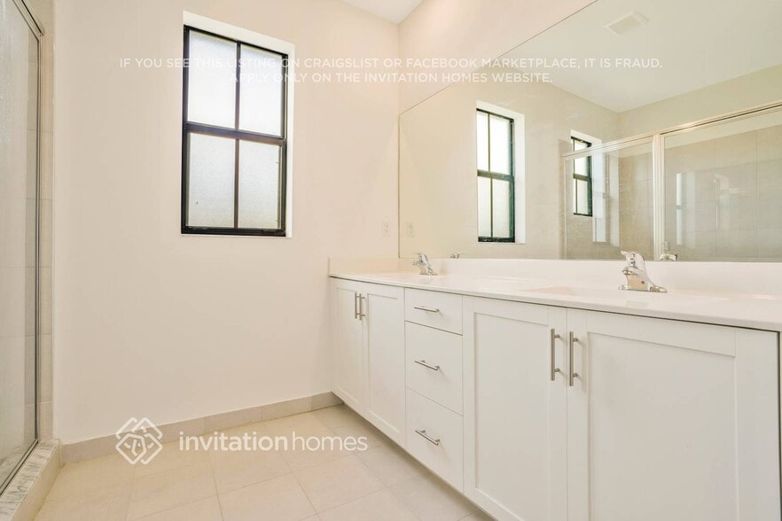 Building Photo - 1636 SW 29th St
