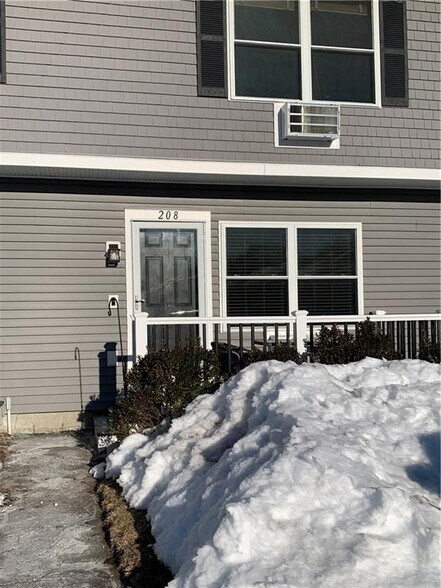 Building Photo - 200 Post Rd