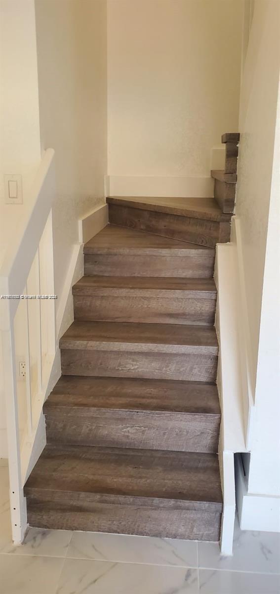 Building Photo - 5100 W 12th Ln