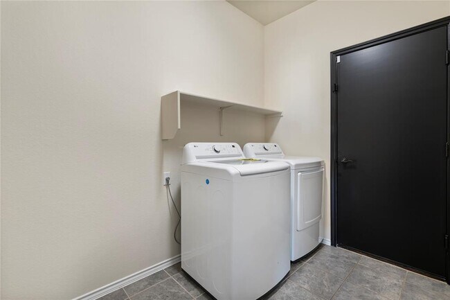 Building Photo - 12000 Kincardine Way