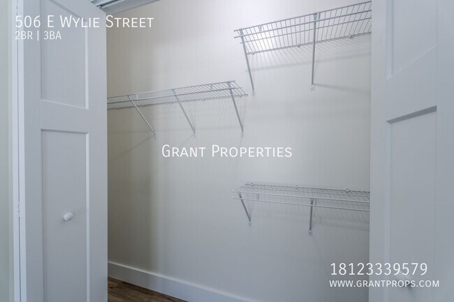 Building Photo - 506 E Wylie St