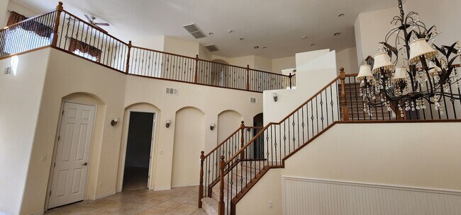 Building Photo - Spacious 5-Bedroom Home in Gated Las Vegas Community