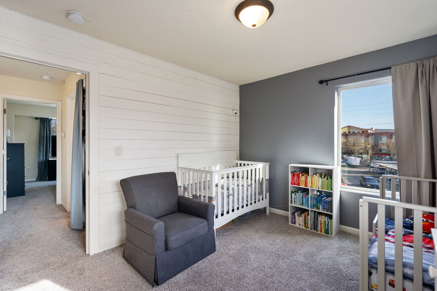 Building Photo - 895 SW 170th Ave