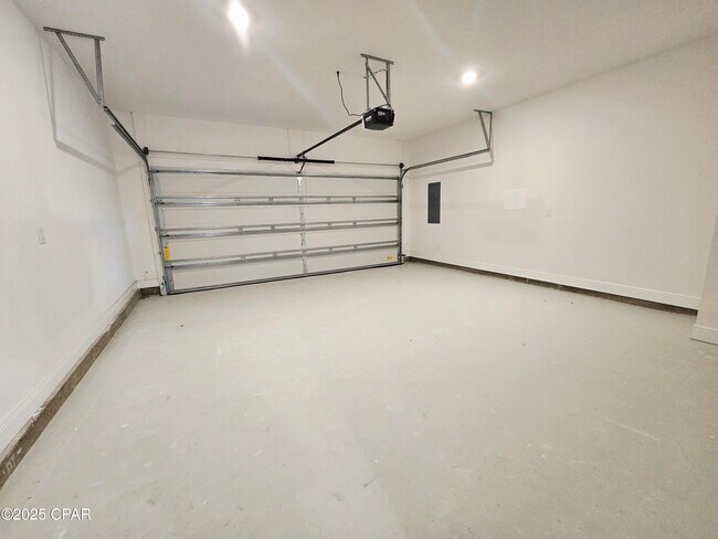 Building Photo - 321 Salt Crk Ln