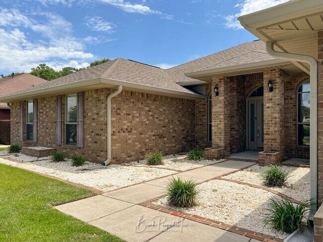 Building Photo - 2080 Stennis Dr