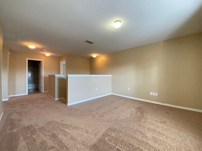 Building Photo - Oversized 3 BD / 2.5 BA with Loft