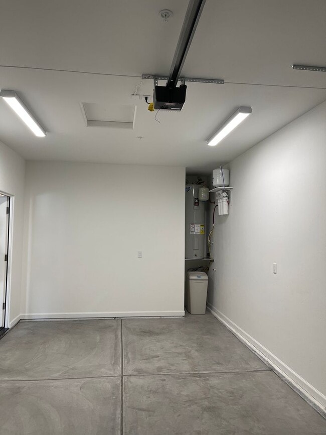 Building Photo - Unfurnished Tiny Home