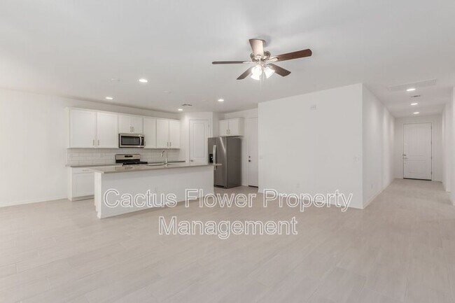 Building Photo - 9416 E Spiral Ave