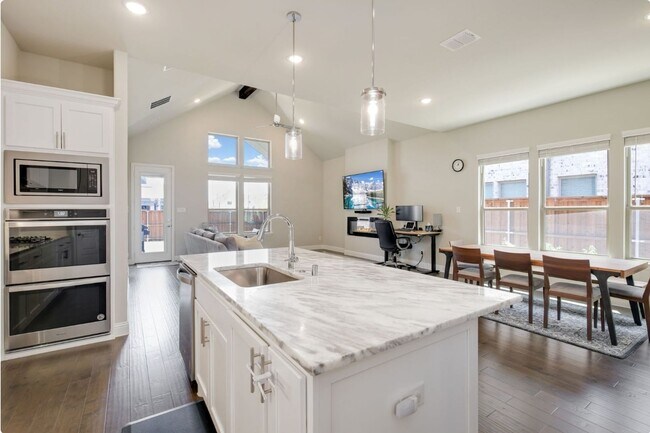 Building Photo - 6842 Gavin Dr