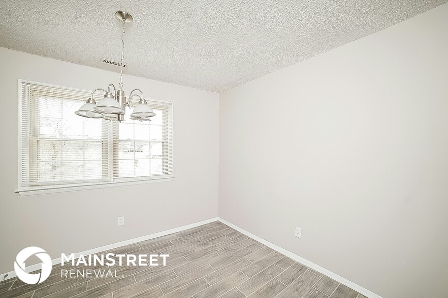 Building Photo - 470 Creekway Dr