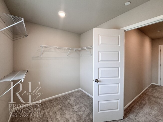 Building Photo - Warm & Inviting 4-Bedroom Home with Vaulted Ceilings, Loft, Fireplace & Fenced Backyard