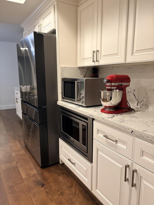 Building Photo - 1204 Lubich Dr