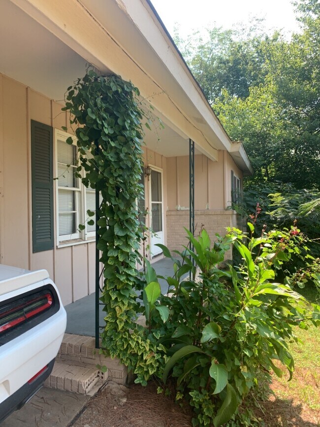 Building Photo - 3102 Kirkland Dr NW