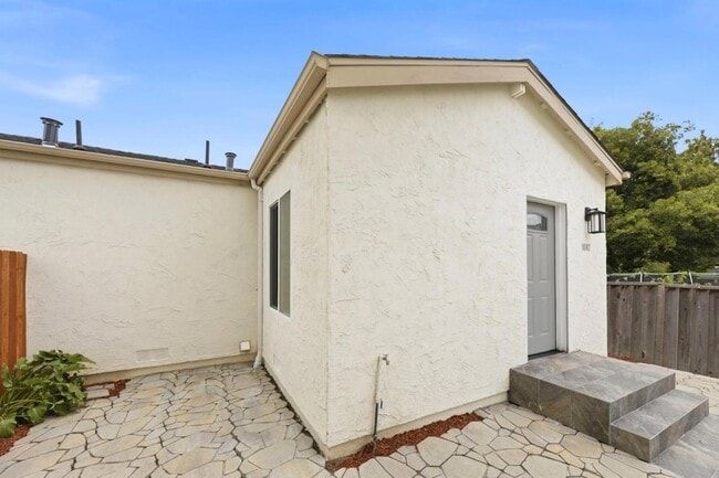 Building Photo - 1802 Ponca Ct