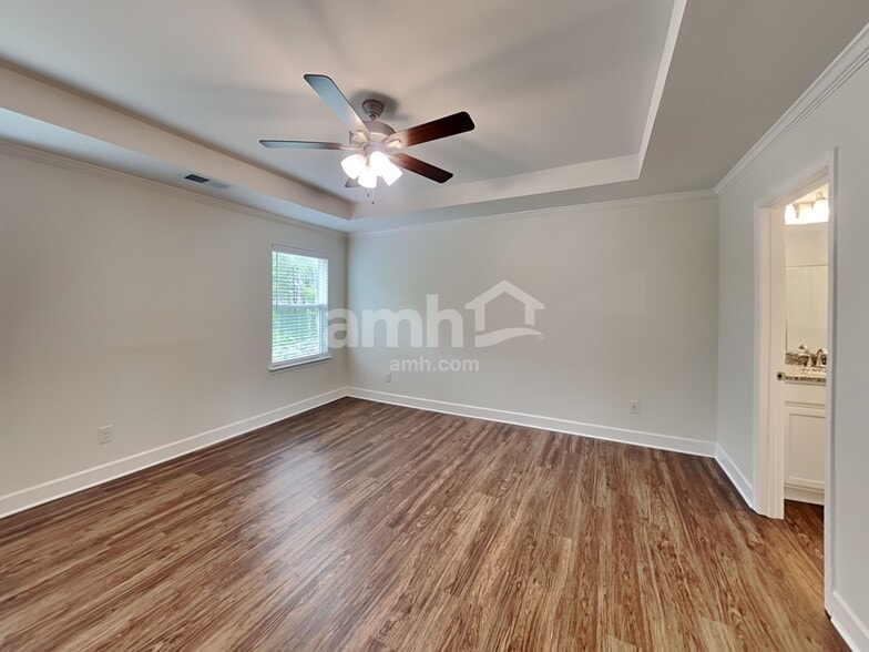 Building Photo - 5822 Zurich Rd