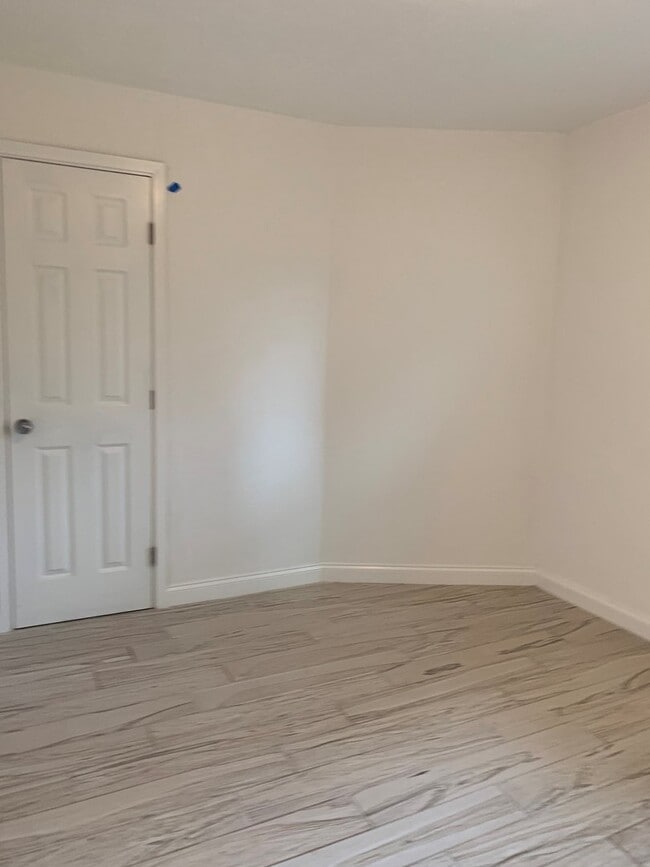 Building Photo - Park (301)