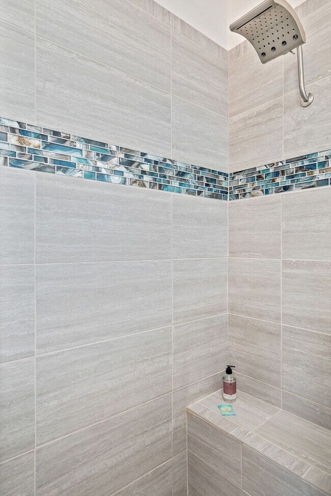 Building Photo - 4 Susan Pl