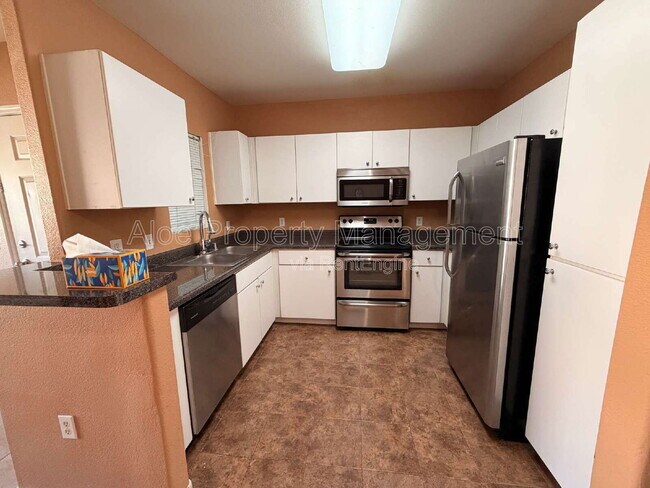 Building Photo - 1295 N Ash St