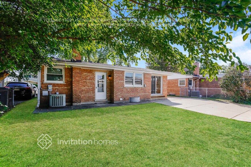 Building Photo - 10024 Mulberry Ave