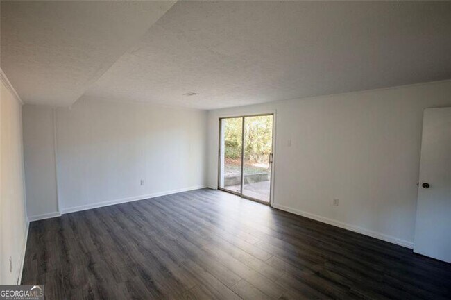 Building Photo - 2879 Tiffany Dr SW