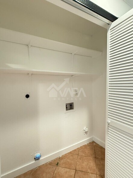 Building Photo - 9666 Green Plain Dr