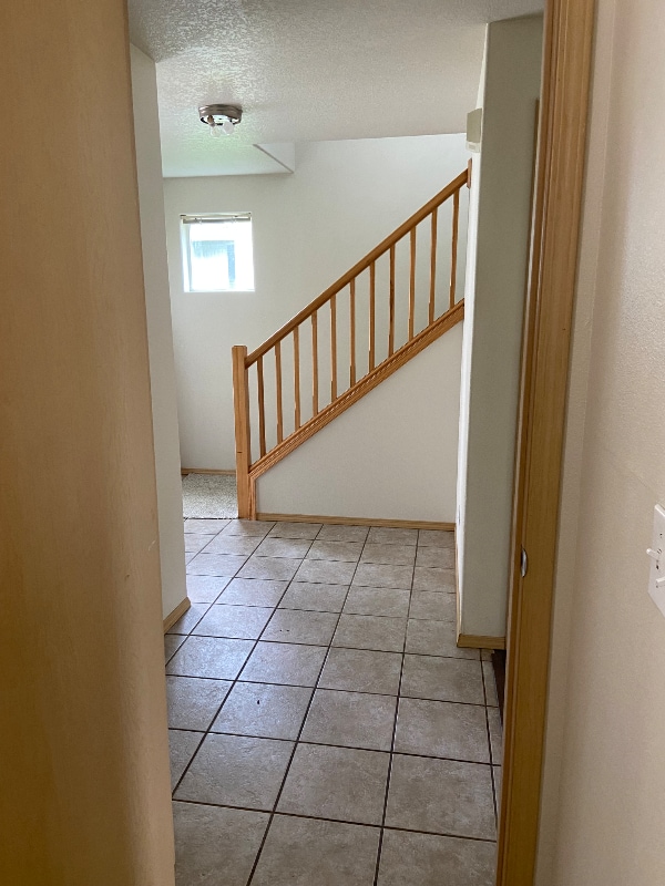 Building Photo - 250 40th Ct